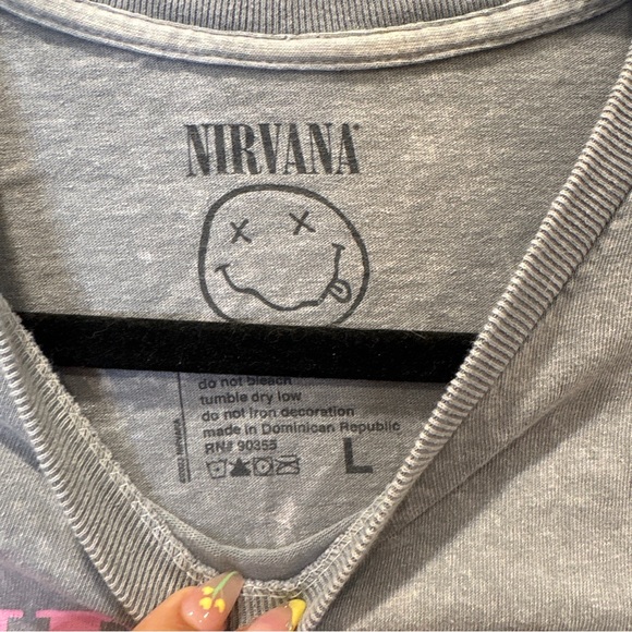 Nirvana Daisy Smiley Face Graphic Tee – Gray Pink Band T-Shirt Size L - Picture 3 of 6
